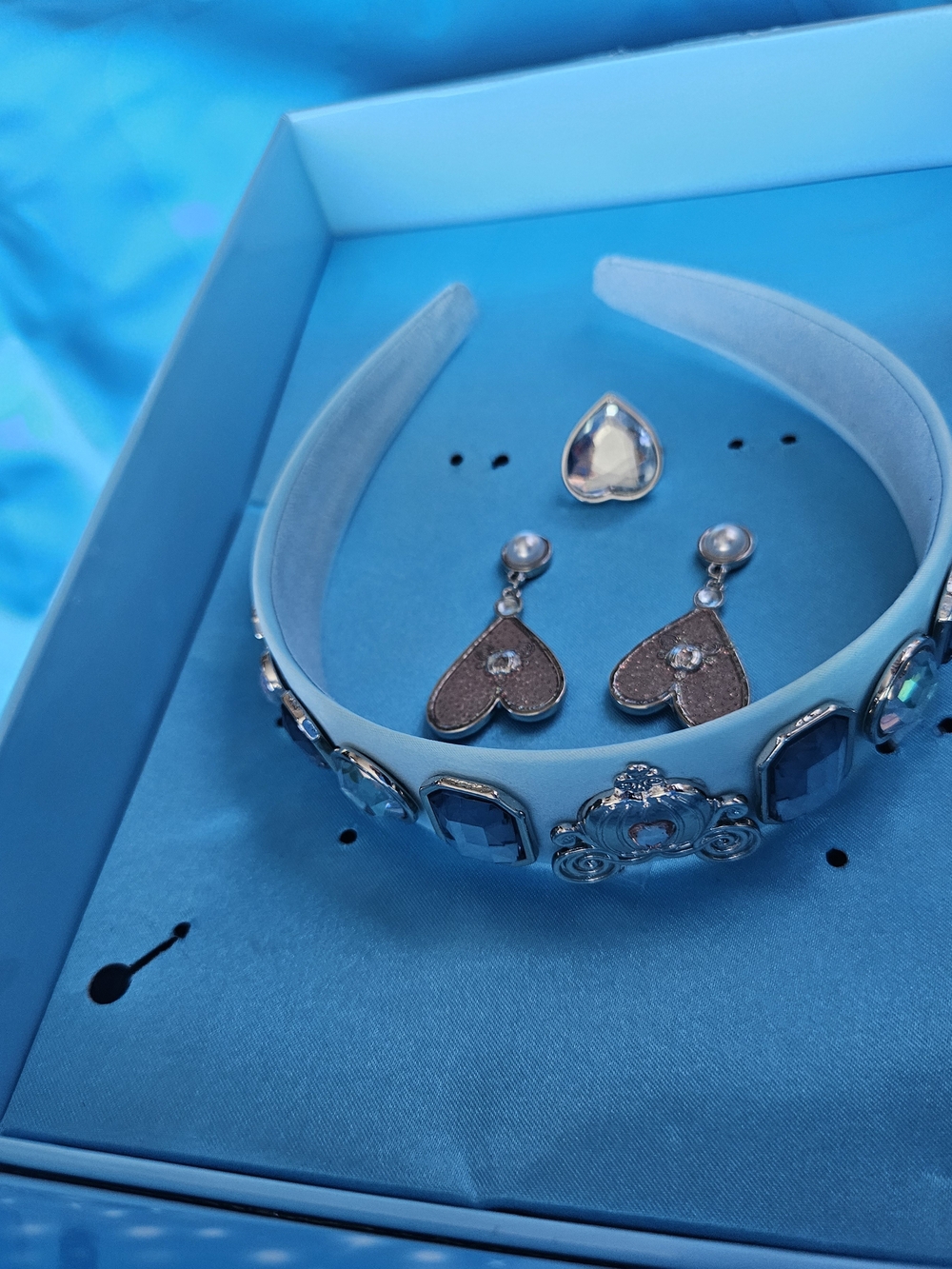 Disney Cinderella Deluxe Accessory Set featuring a tiara, clip-on